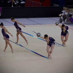 pose de début grandes ballon ruban